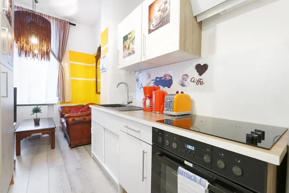 Sweet Central Tiny Apartment for 4 People - photo 13