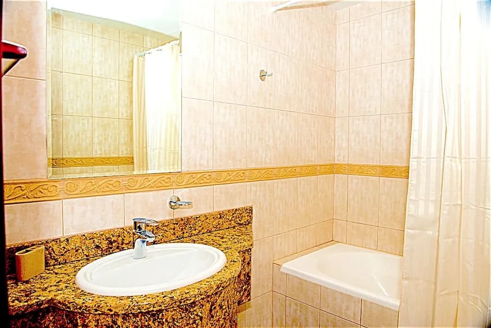 1BR Dubai Marina View Princess Tower 1609 - photo 6