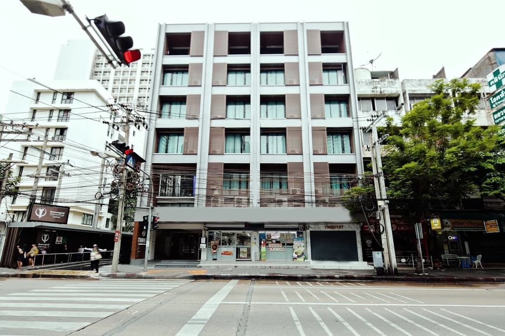 Three Sukhumvit Hotel - main photo