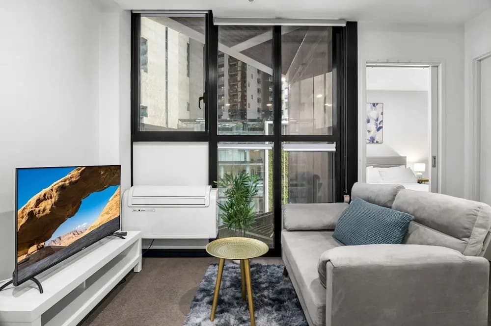 Elevated 1-bed Retreat Near Crown - photo 3