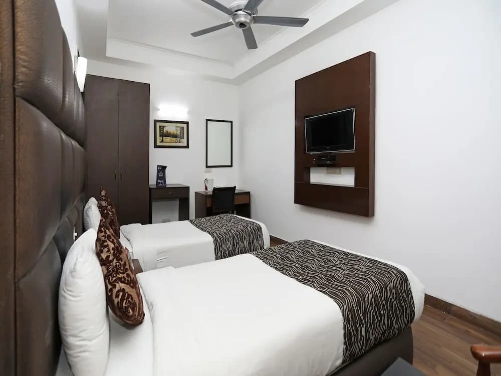 Fabhotel Cameron - photo 4