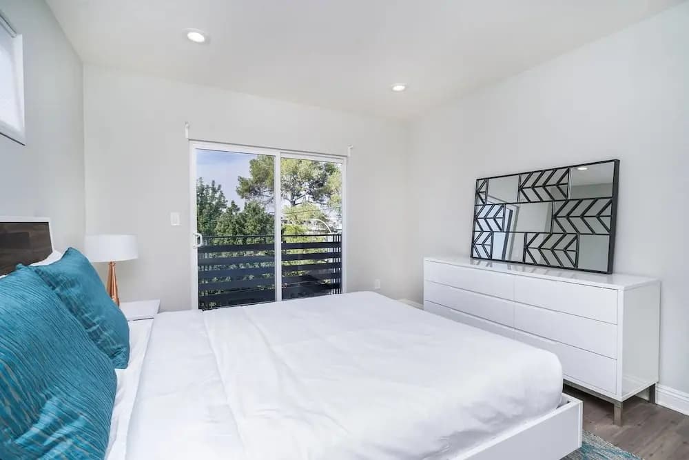 Brand NEW Luxury 3bdr Townhome In Silver Lake - photo 5