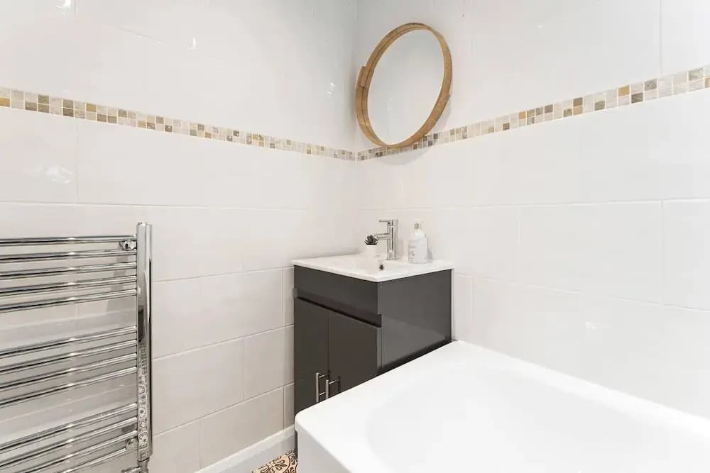 Edinburgh City Centre 2BR Apartment - photo 8