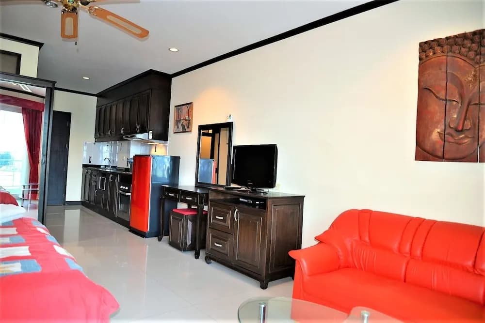 Plaza Residence Jomtien Beach - Large Studio Condo - photo 4