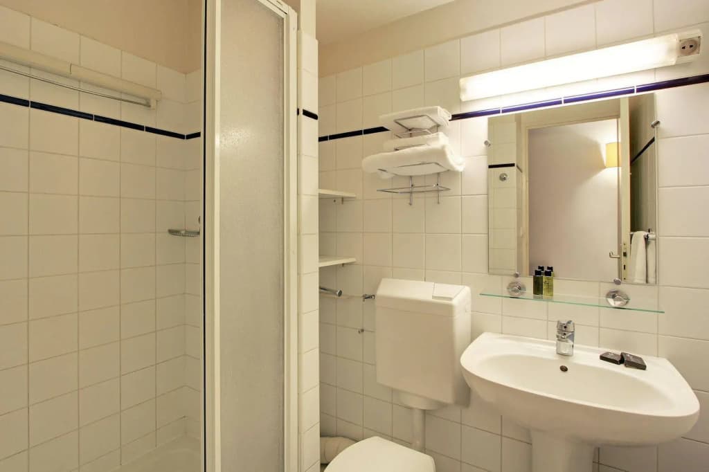 Les Lilas Serviced Apartments - photo 7