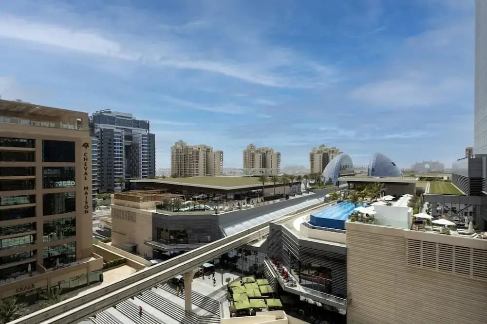 Luxe 1BR w Palm Skyline View Easy Mall Access - photo 11
