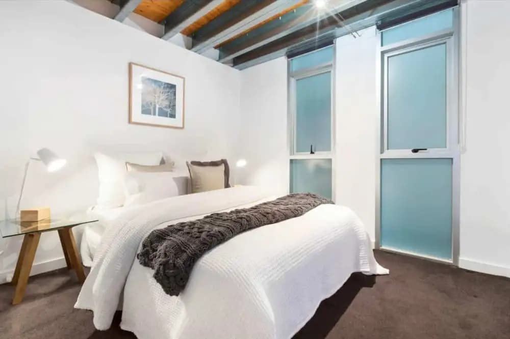 Light-filled Converted Warehouse 2 Bedroom Apartment in Prahran - photo 2