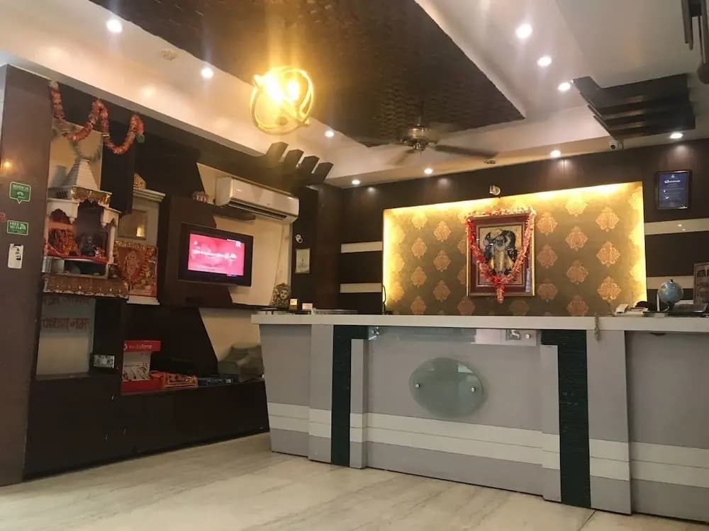 Hotel Dwarkadhish Intercontinental - photo 11