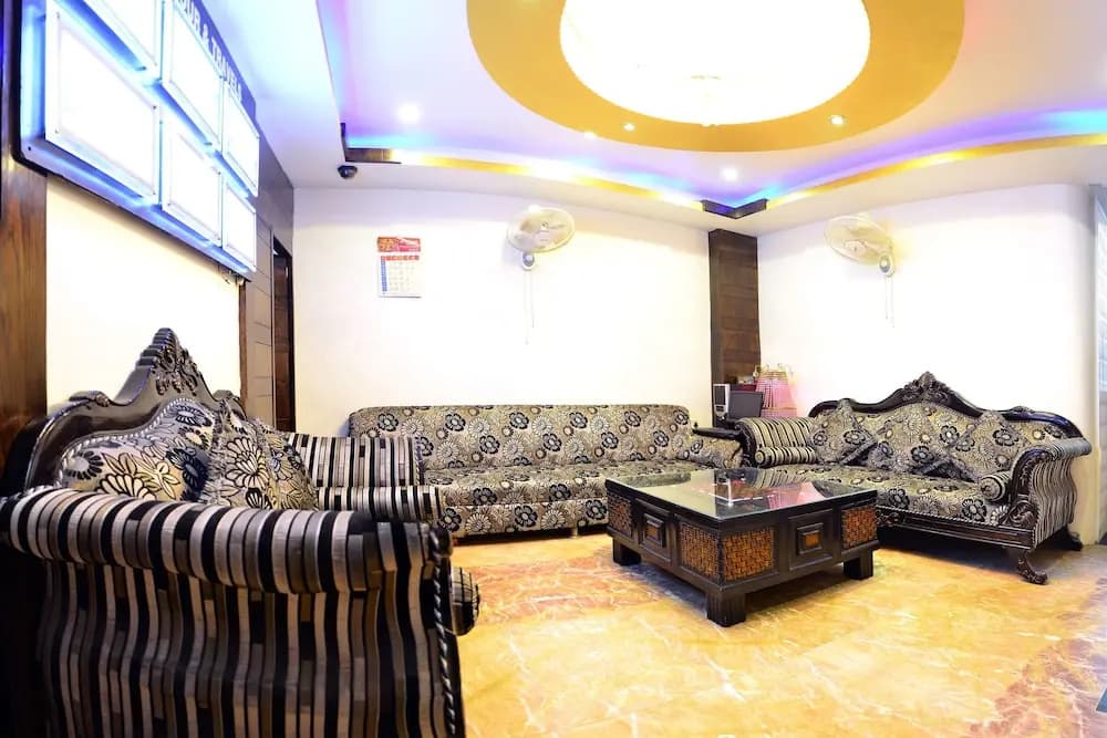 Oyo Capital O 11357 Hotel benz international - photo 16
