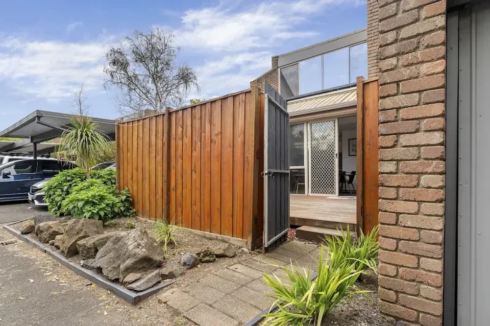 Spacious 3-bed Townhouse With Courtyard - photo 2
