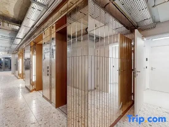 Room 1208 in a premium residence- Sport/laundry - photo 3