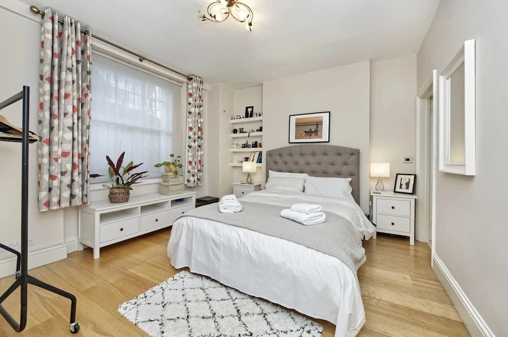 Spacious Pimlico Apartment by Underthedoormat - photo 3