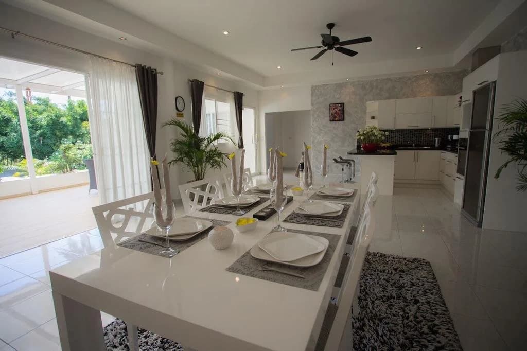 Blissful Tropical Stay at SeaLaVie Villa - photo 6