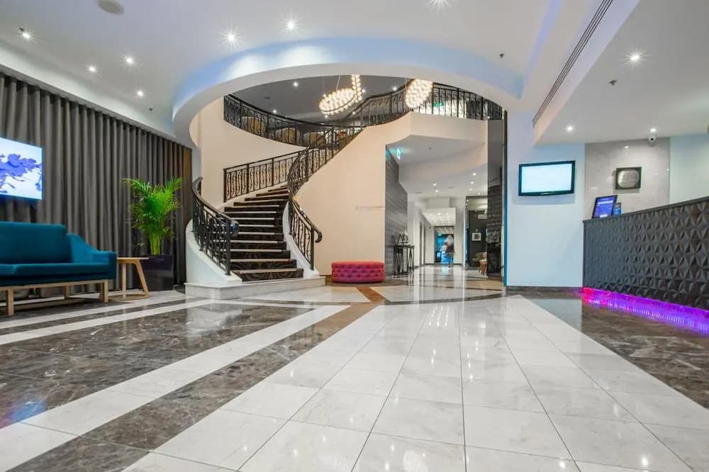 Russell St. Hotel Apartment - photo 2