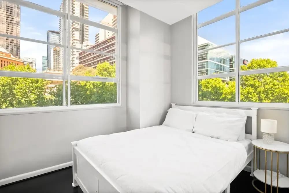 Central 3-bed Apartment in Vibrant Melbourne - photo 6