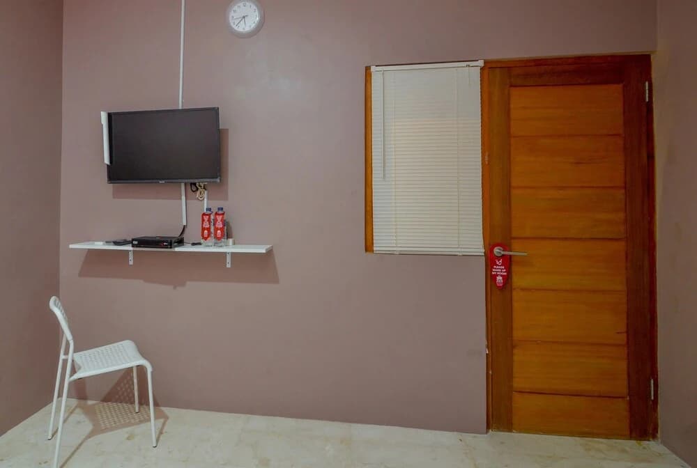 ZEN Rooms Basic Meruya Selatan - photo 11