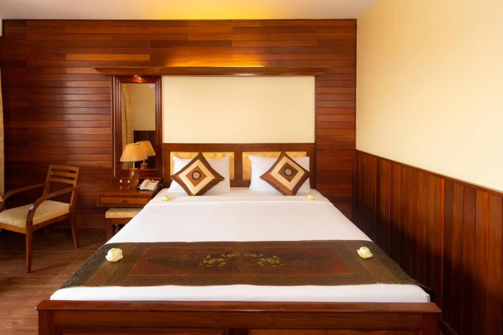 City River Hotel - photo 3