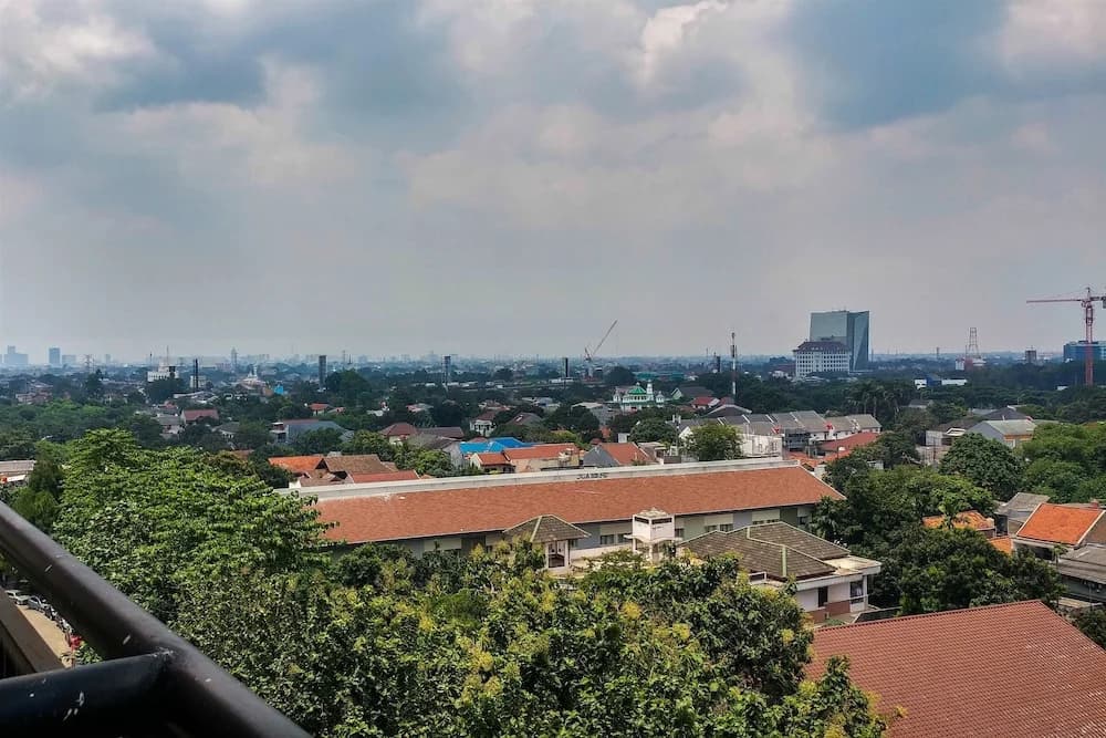 Best Studio 25 Kebagusan City Apartment - photo 13