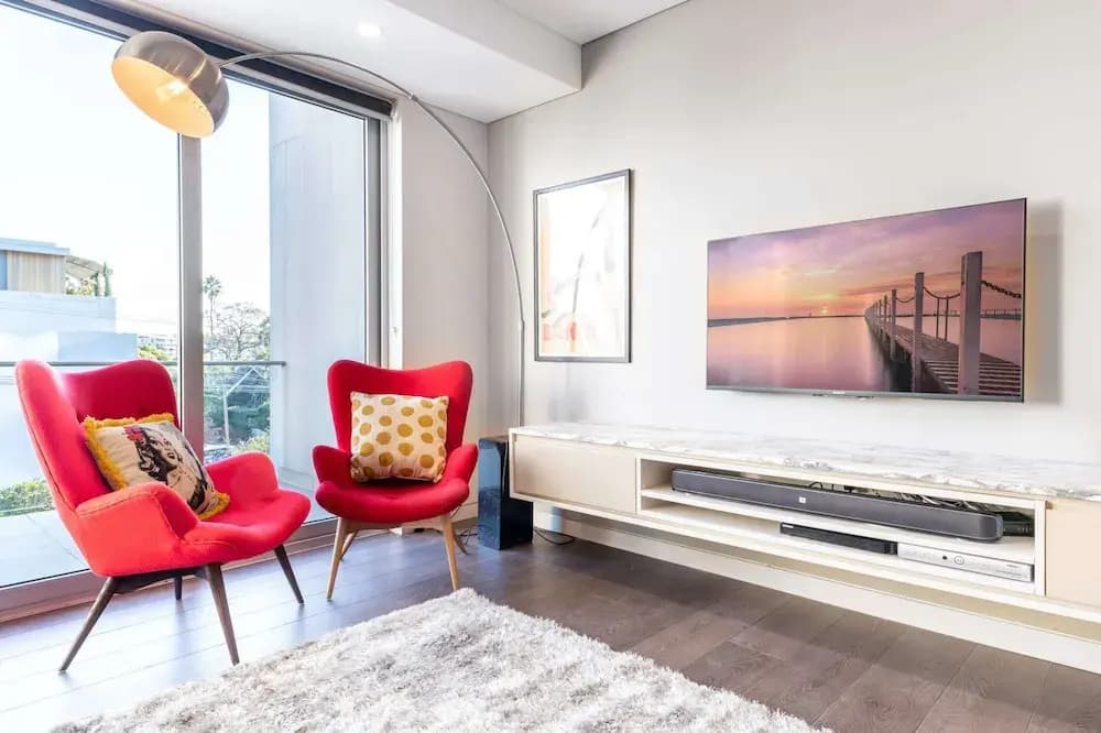 Comfy 1-bed Apartment in Perfect Location - photo 2