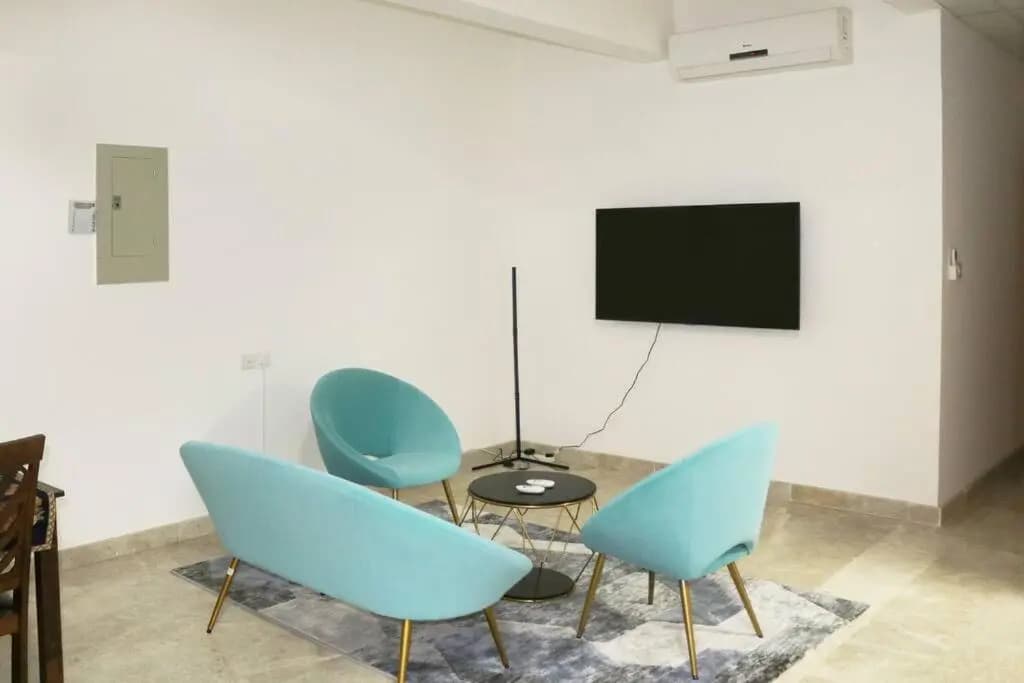 Serviced 2 bedroom apartment , with lovely view. - photo 8