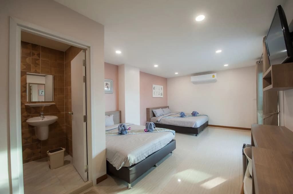 The Moon Night Hotel - photo 4
