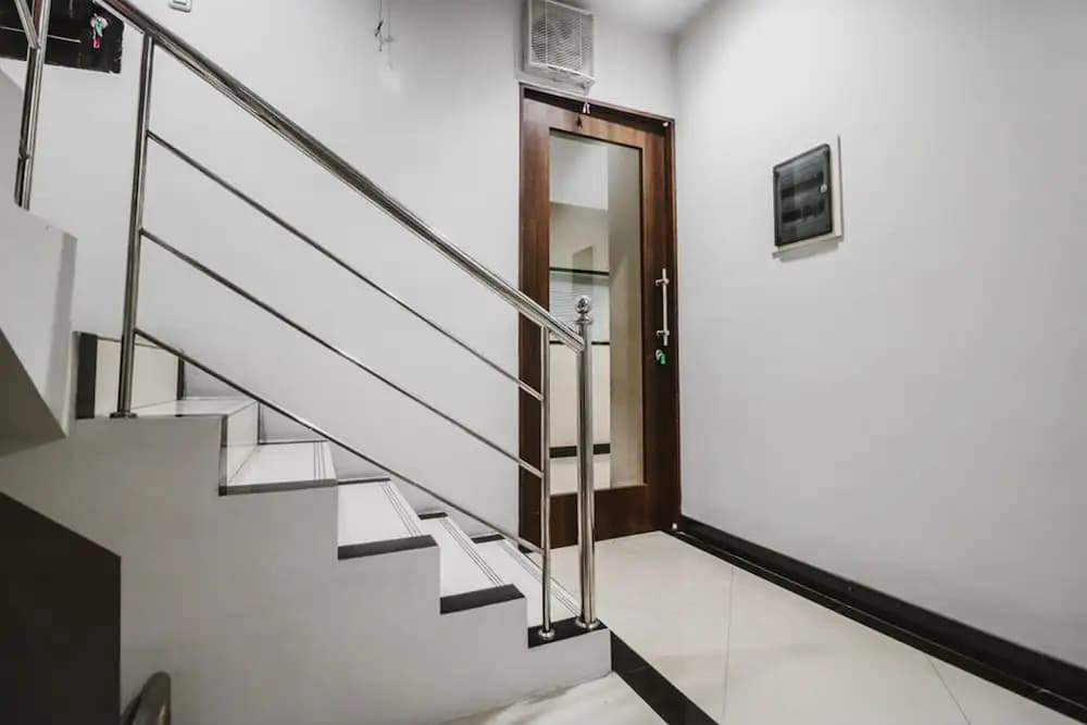 RedDoorz near Kebon Jeruk Jakarta - photo 8