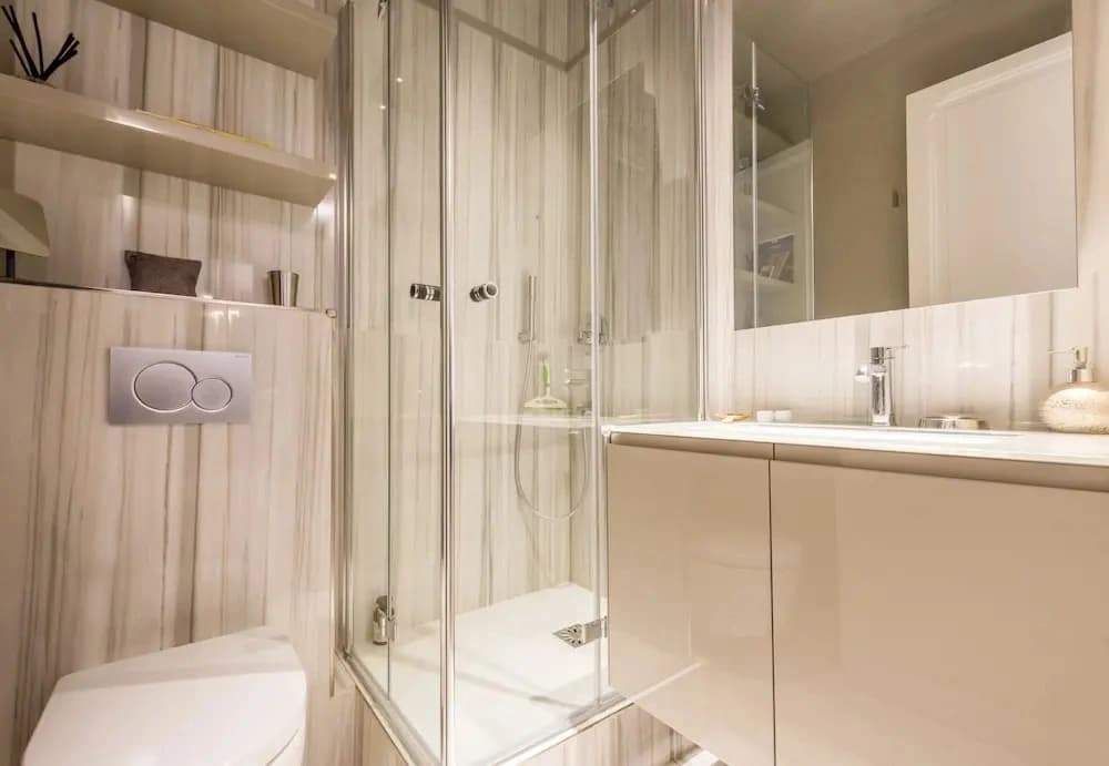 Four Saint Germain - Elegant Spacious 3 BDR Apartment in the Heart of Saint Germain - photo 8