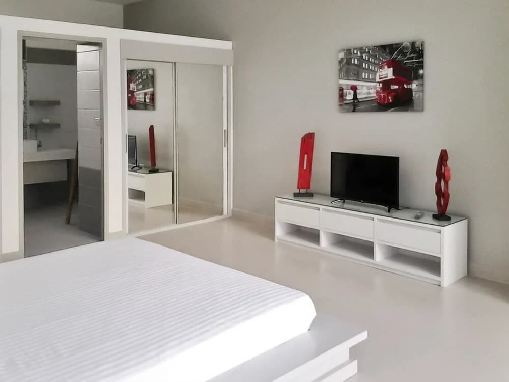 Villa With 3 Bedrooms in Rawai Phuket, With Private Pool, Enclosed Gar - photo 2