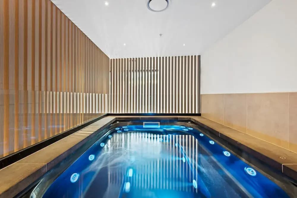 Executive 2-bed Apartment With Views, Gym and Spa - photo 9