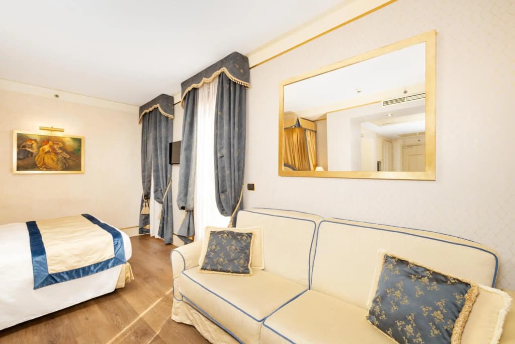 Hotel A LA Commedia - photo 35