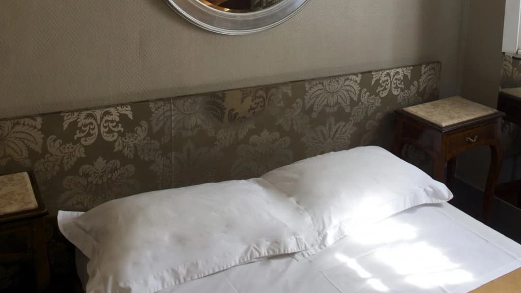Hotel Petit Saint Honoré - photo 32