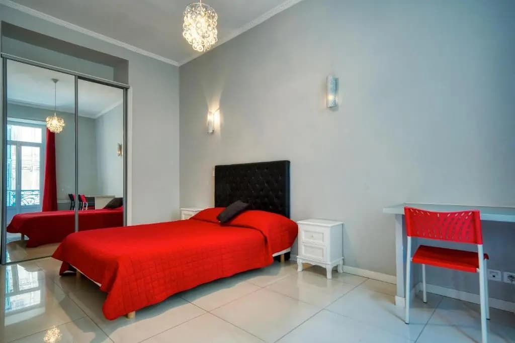 Lusso 5 beds Central Apartment - photo 14