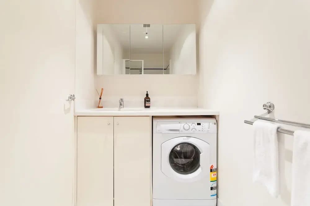 BENJAMIN, 2BDR Melbourne Apartment - photo 10