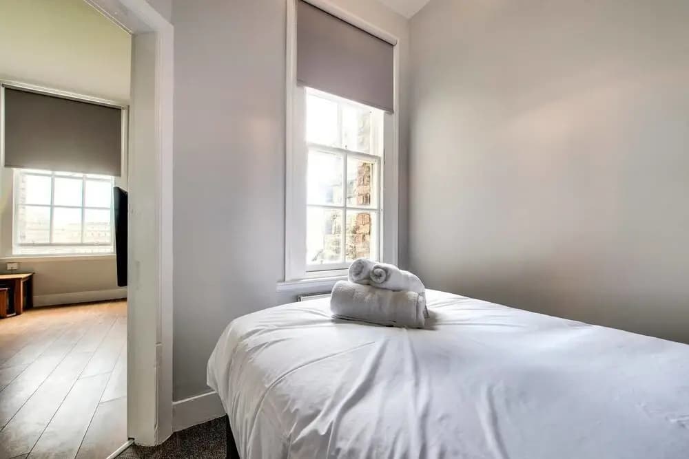 Ultimate Location! Royal Mile 1-bed - photo 3