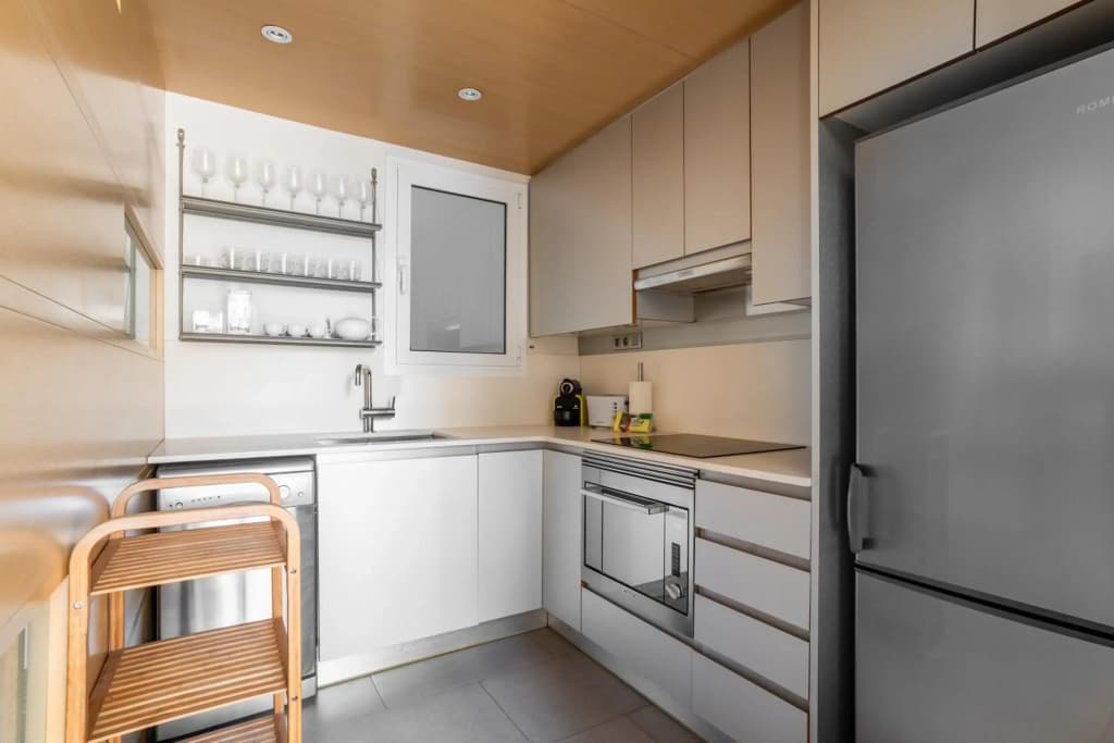 Classy 3bed 3bath apartment in Eixample - photo 14