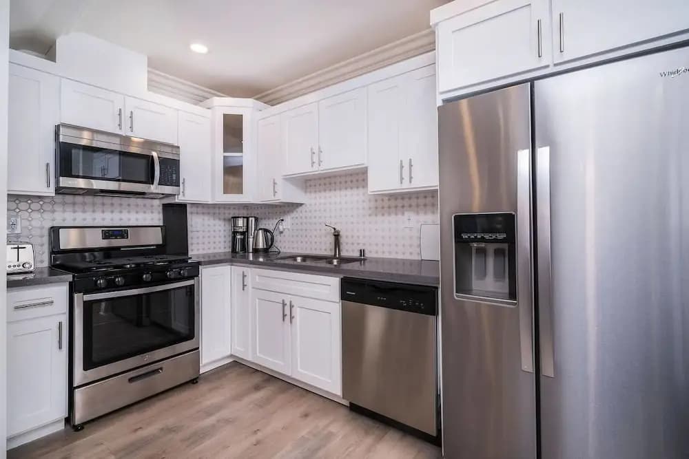 Brand NEW Modern Luxury 3bdr Townhome In Silver Lake - photo 12