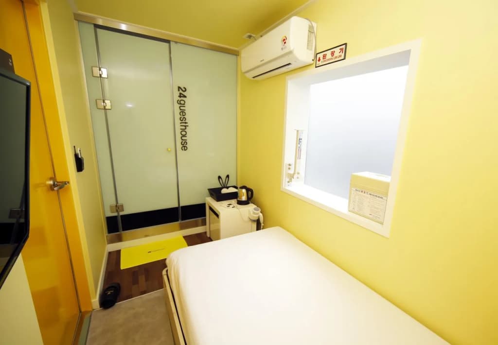 24 Guesthouse Sinchon Avenue - photo 7