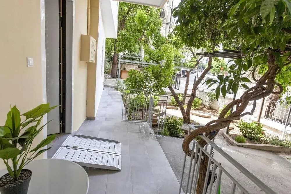 Privilege Apt with Private Yard- Parking - photo 6