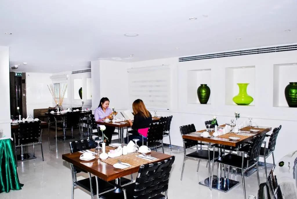 Phoenix Plaza Hotel Apartments - photo 23