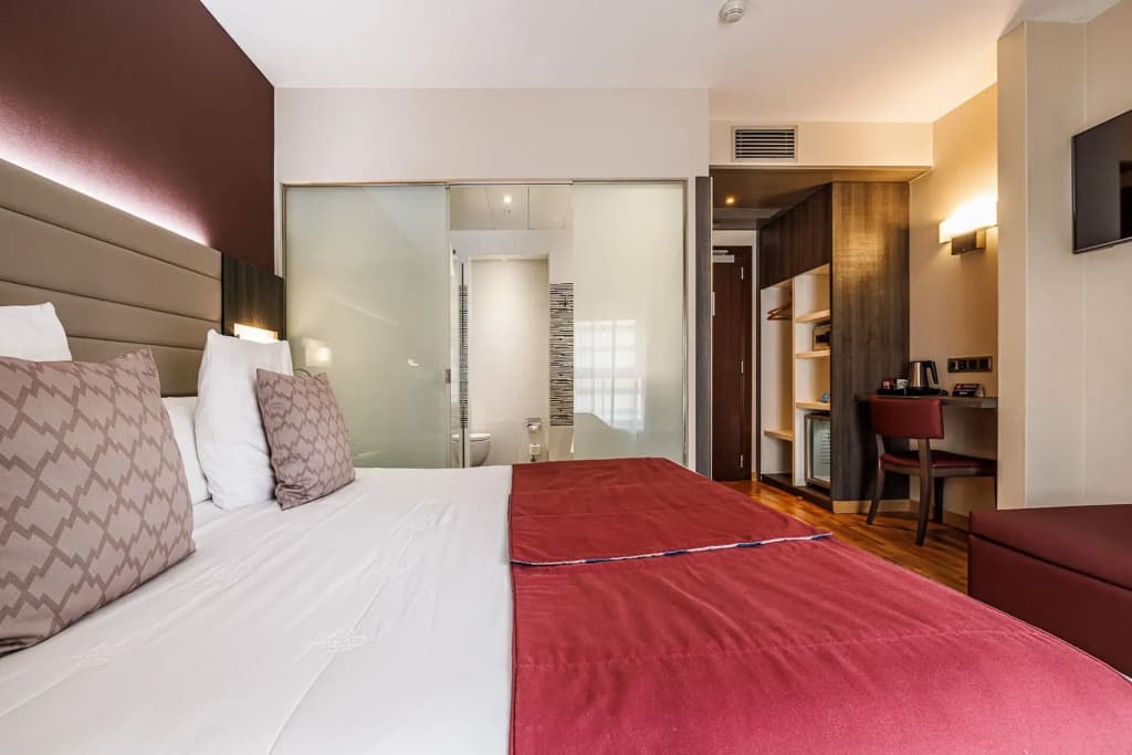 Ronda Lesseps Hotel  - photo 28
