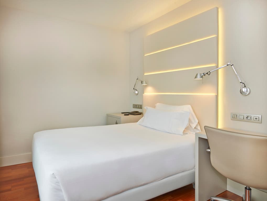 NH Barcelona Les Corts - photo 13