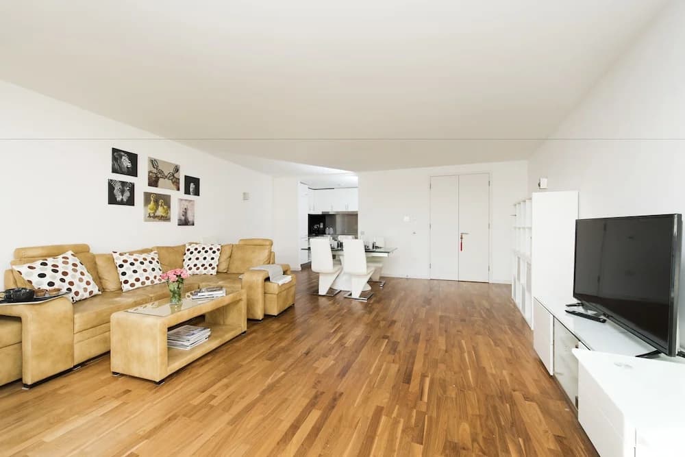 Modern 2BR Flat with Thames River View - photo 4