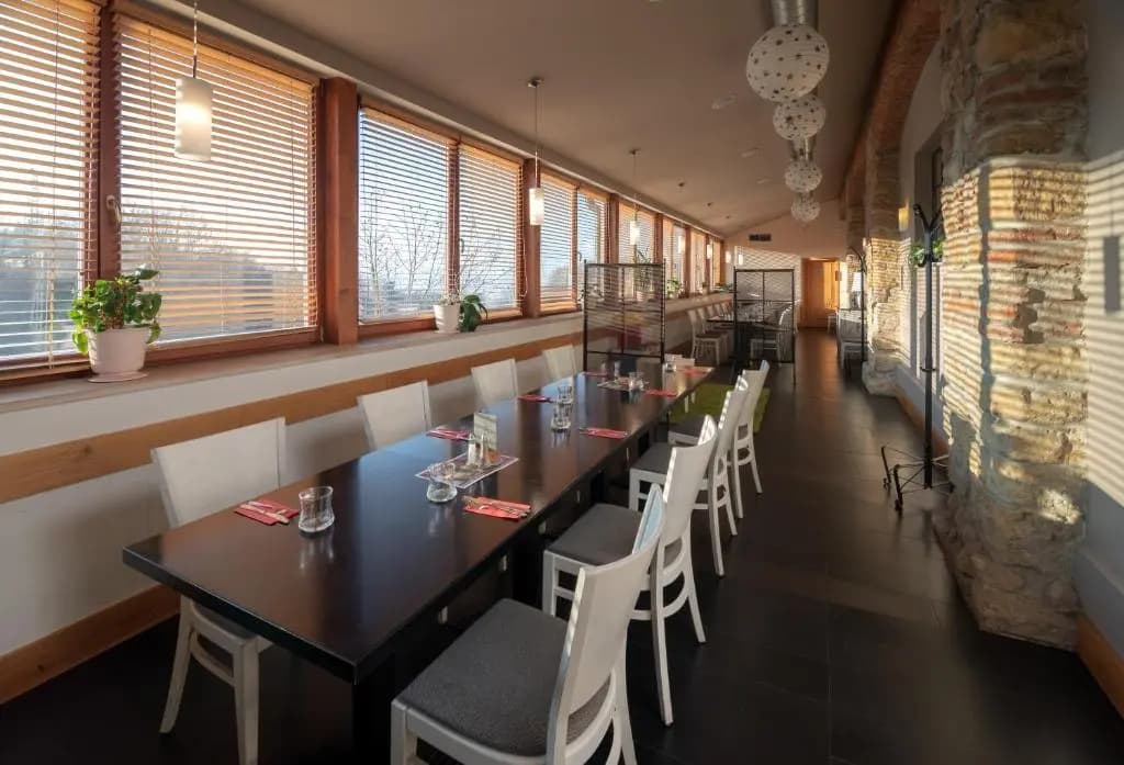 Hotel Chvalska Tvrz - photo 11