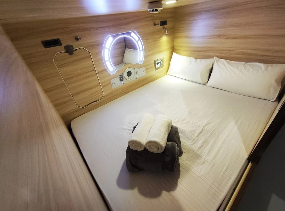 JPOD Capsule Hotel - photo 2