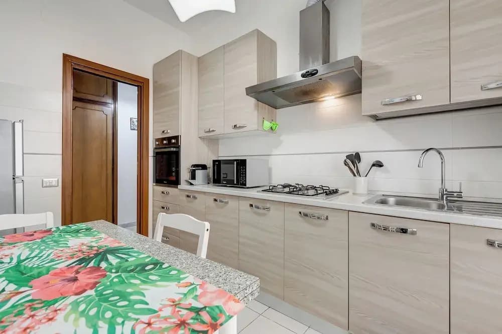 Cozy 2-Bedroom Flat with Balcony - photo 18