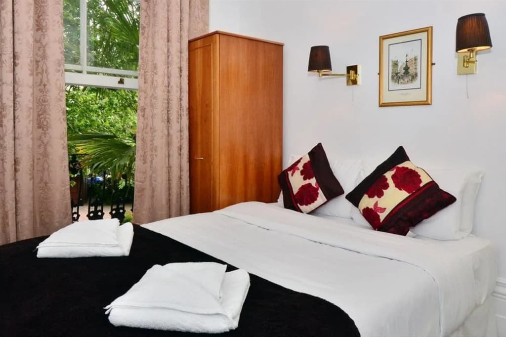 So Paddington Hotel - photo 5