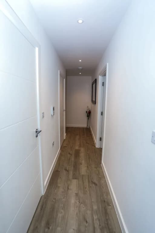 Exquisite One Bed Apartment - photo 13