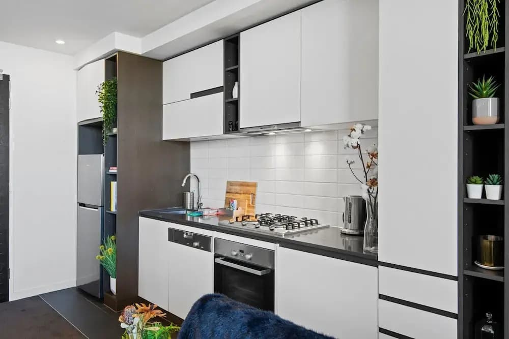 Chic 1-bed With Balcony Views and Amenities - photo 15