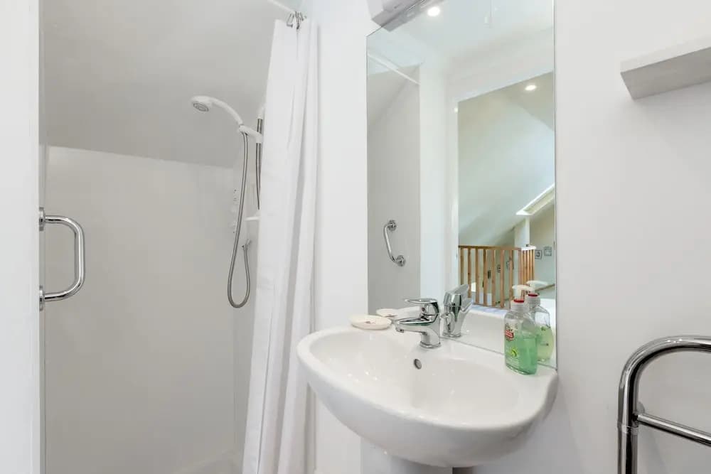 Silver Lining - Meadows Apartments - photo 8