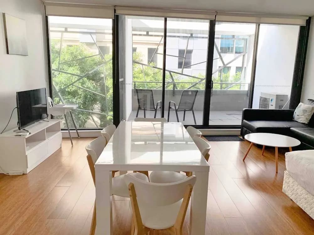 CBD Apartment in Perfect Location - photo 7